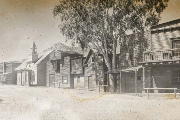 farwest-rue-1600x660px4D026A79-744A-B57D-7FDB-01B25B54F5C1.jpg